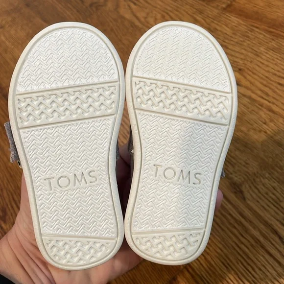 Kids Toms Shoes. Size 5. Never Worn. - Picture 7 of 10
